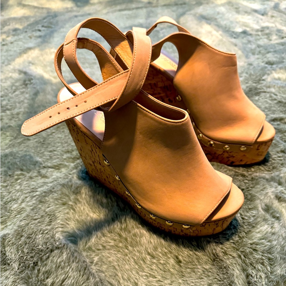 Natural wedges new never worn